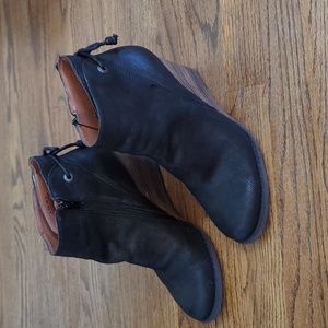 Size 8.5 Black Lucky Brand Wedge Boot